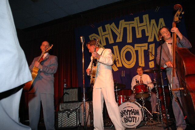 min 2006 11 25 riot 826